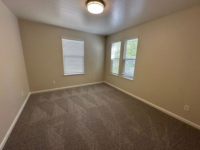 Building Photo - 1606 Lone Oak Trail