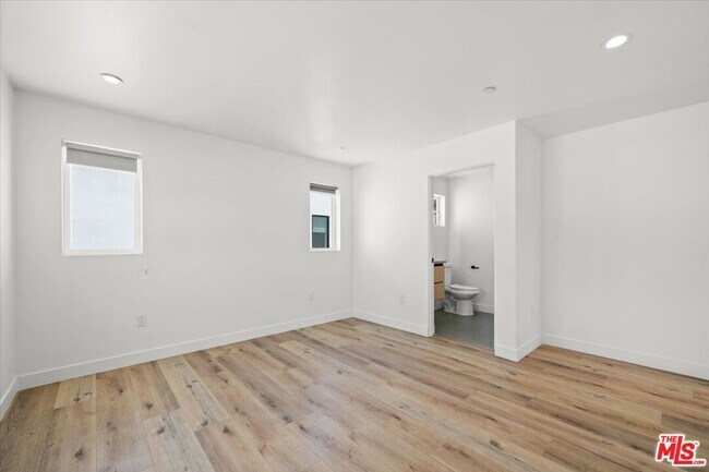Building Photo - 839 N McCadden Pl