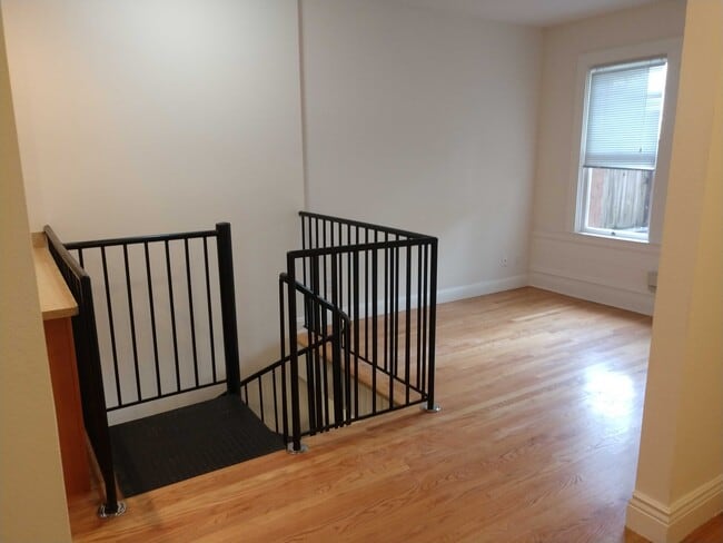 Building Photo - 1246 Bush St