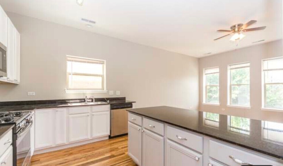 Building Photo - 2524 W Flournoy St