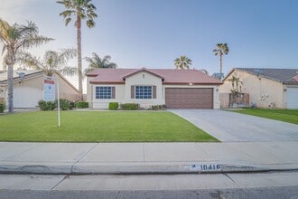 Building Photo - Home in NW Bakersfield!