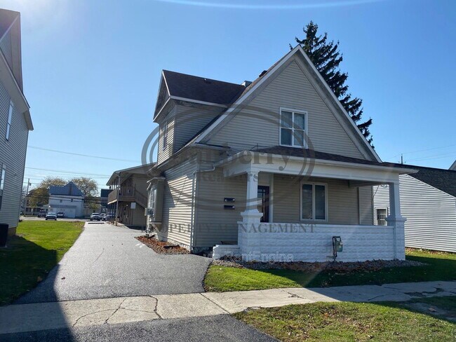 Building Photo - 319 Frazer St