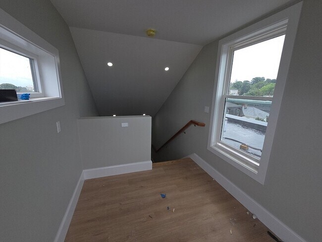 Building Photo - 7 Thornley St