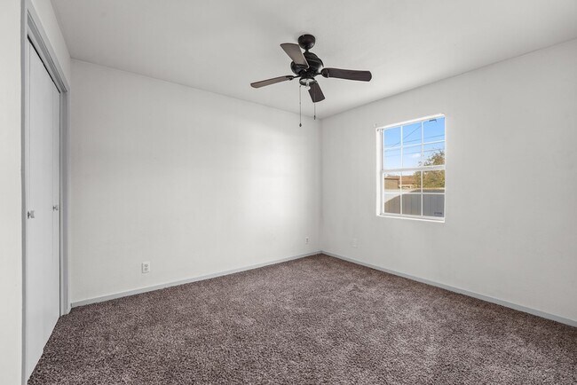 Building Photo - 1728 Linda Ave