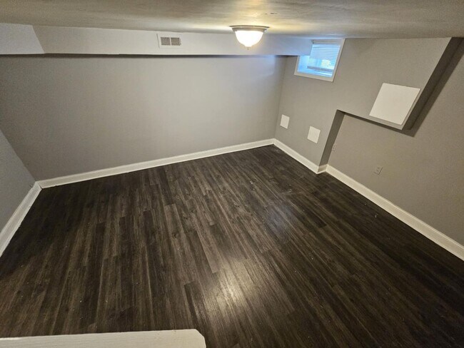 Building Photo - 2 Bedroom/ 1.5 Baths in Bel Air Edison