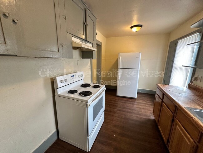 Building Photo - 2114 Glen Ellyn St