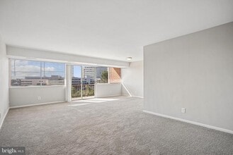 Building Photo - 5831 Quantrell Ave