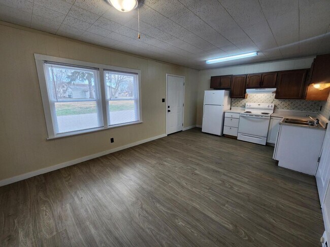 Building Photo - 1683LLC 7652 &amp; 6267 (RUBS)