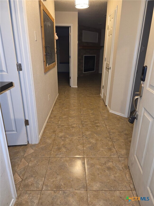 Building Photo - 604 Redbud Dr