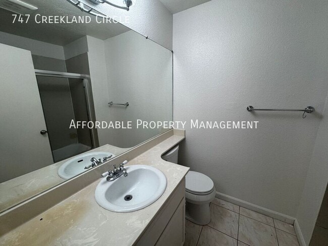 Building Photo - 747 Creekland Cir