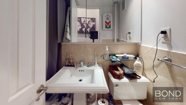 Building Photo - 722 Tenth Avenue