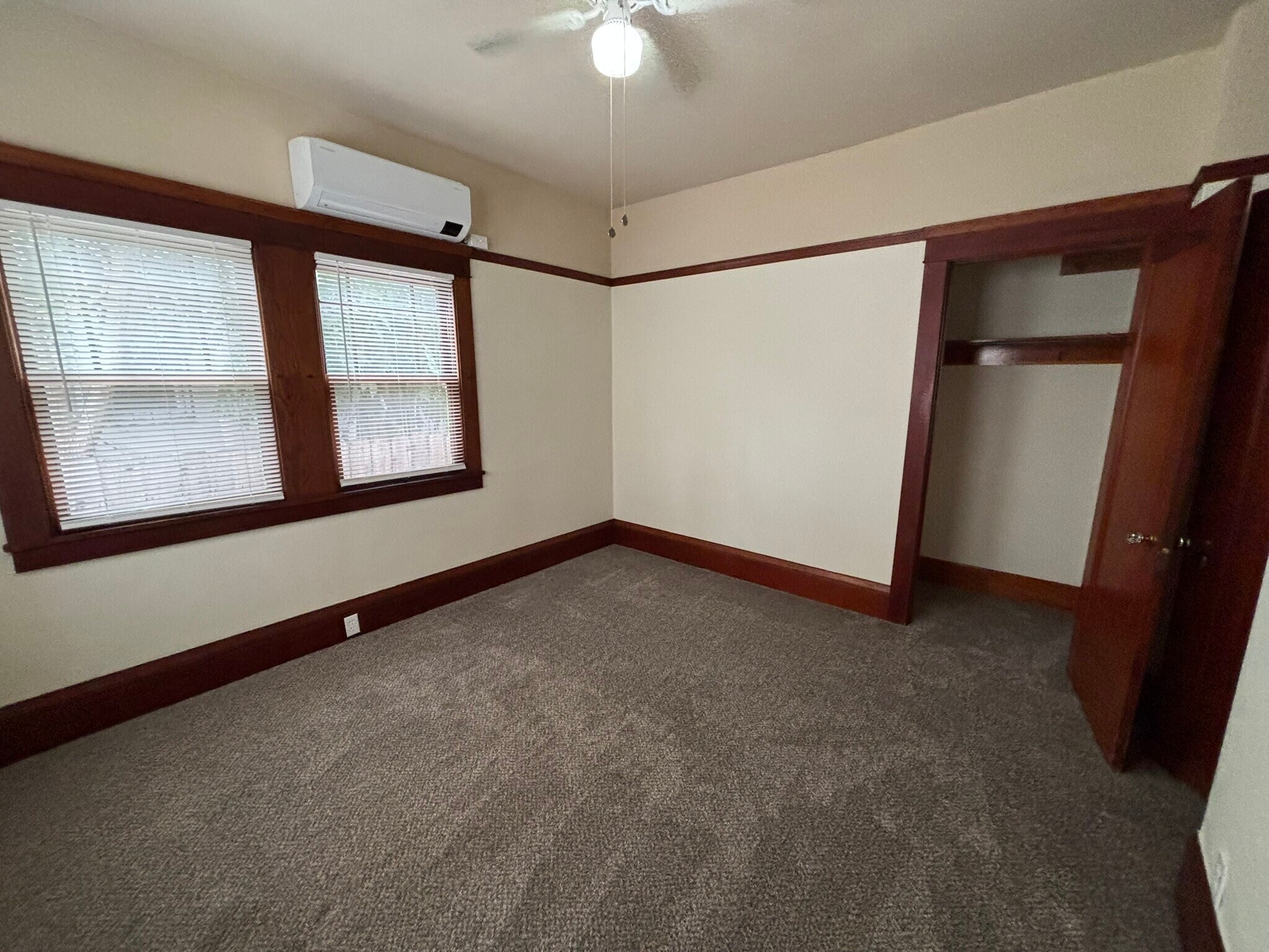 Building Photo - 33 E Alder St