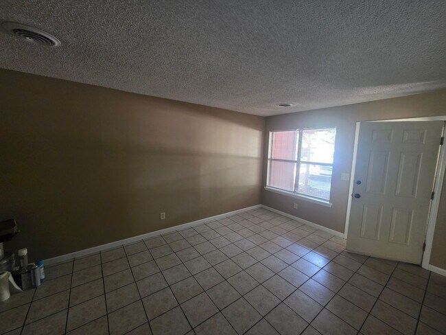Building Photo - 2925-2927 N Sunny Ln