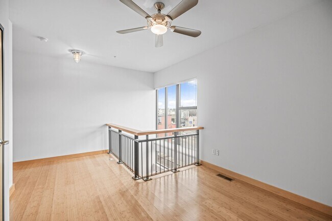 Building Photo - Modern 1-Bed 1.5-Bath + Den Condo in Minneapolis!
