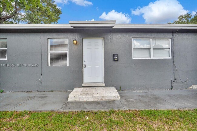 Building Photo - 746 SW 4th St