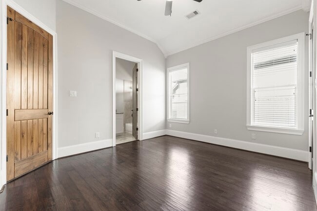 Building Photo - 26214 Kingsgate Ln