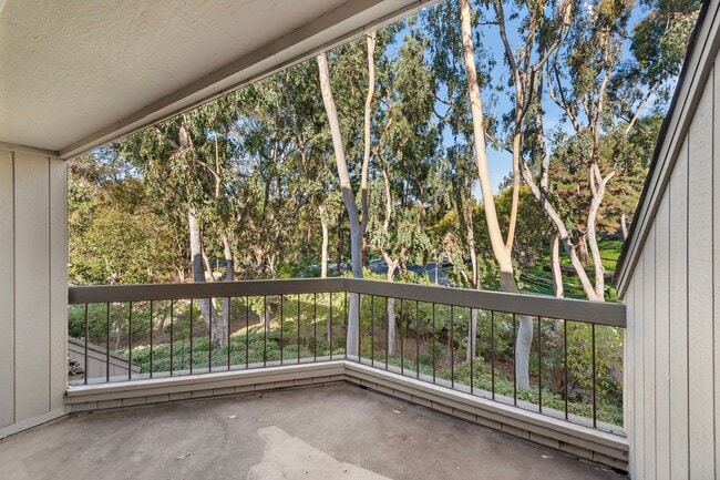 Building Photo - Charming Townhome in Turtle Rock