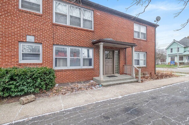 Building Photo - 1117 S Westnedge Ave