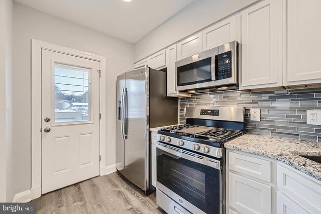 Building Photo - 4429 Newport Ave