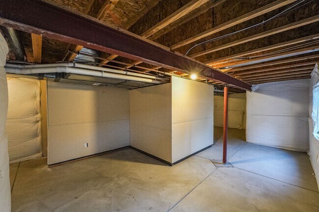 Building Photo - 2 bedroom, 2.5 bath townhome in Observatory Village