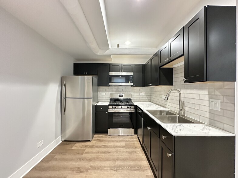 Building Photo - 5010 N Springfield Ave