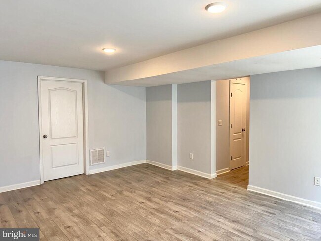 Building Photo - 206 Cranes Corner Rd