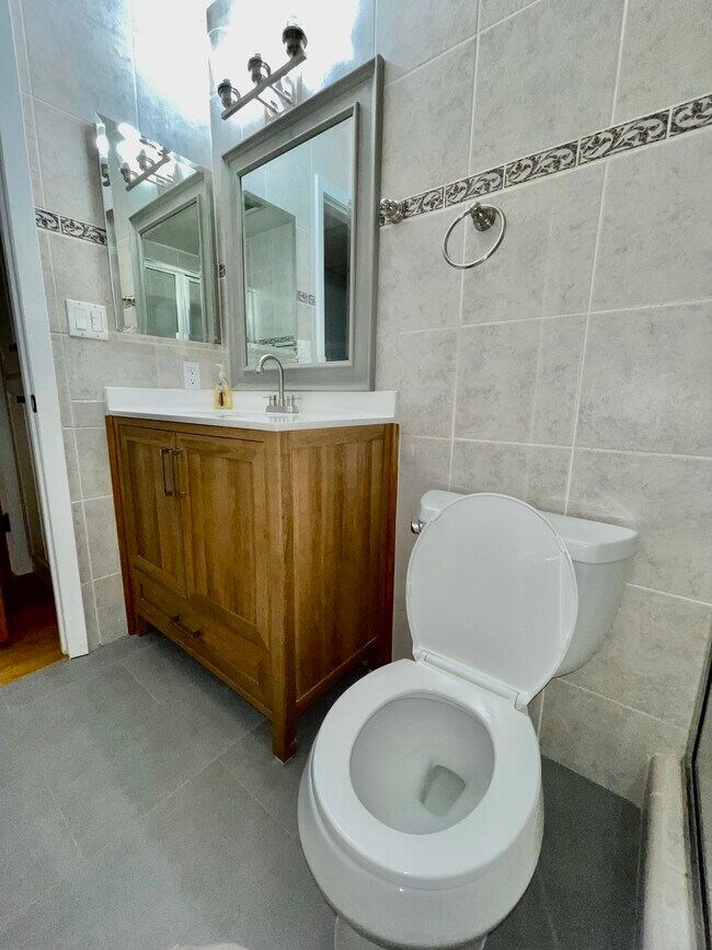 Building Photo - 1311 Summertime Ln