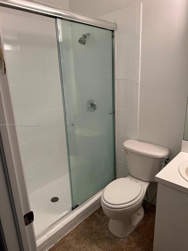 Building Photo - 1555 NE 33rd Rd