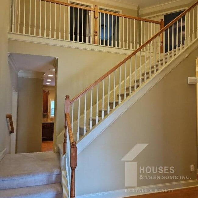 Building Photo - 204 Wild Meadow Dr