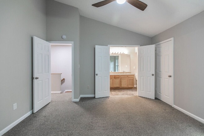Building Photo - 1043 Downing Ct