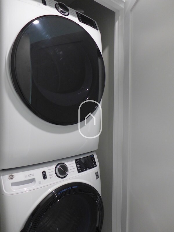 Building Photo - 240 Old Colony Ave