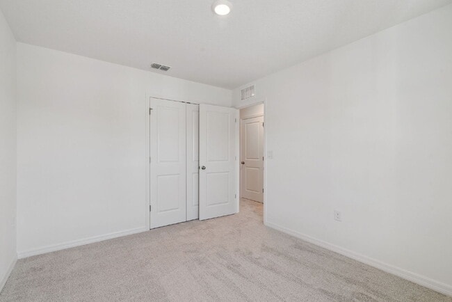 Building Photo - 1108 Elm Dr
