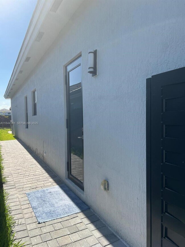 Building Photo - 1840 SW 144th Ave