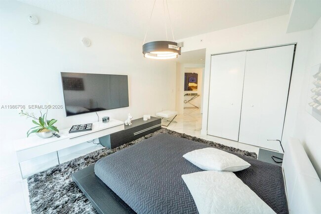 Building Photo - 300 Sunny Isles Blvd