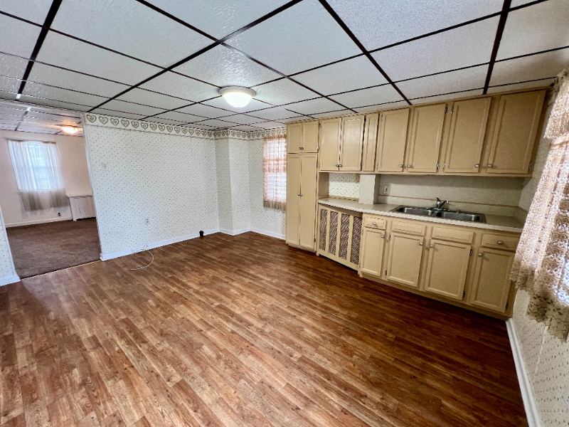 Building Photo - 137 E Summit St