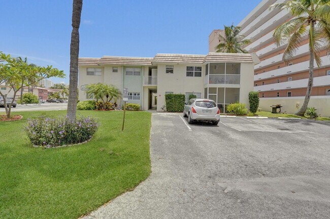 Building Photo - 1450 N Riverside Dr