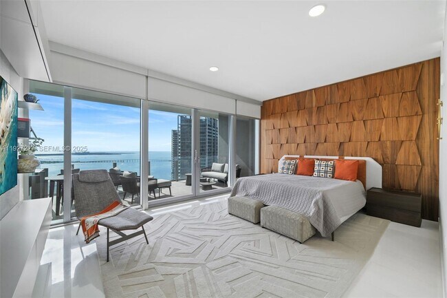 Building Photo - 300 Biscayne Blvd Way