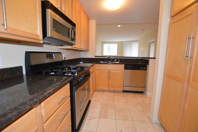 Building Photo - Meridian - Unfurnished 2 Bdrm / 2 Ba Condo - 1 1/2 Blocks off the Strip