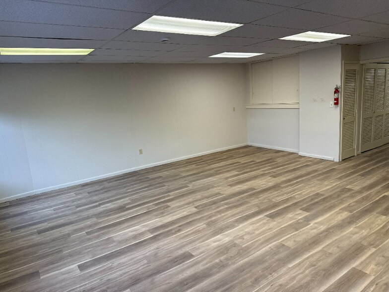 Building Photo - 185 N Main St