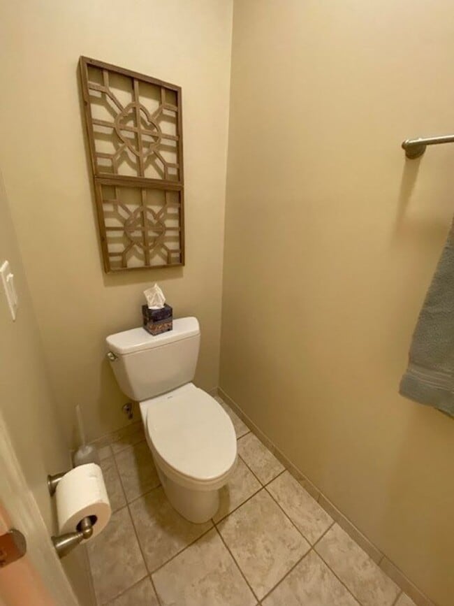 Building Photo - Beautiful Fully Furnished 3 bed 2 bath hom...