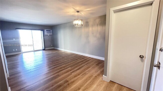 Building Photo - 200 S Birch Rd