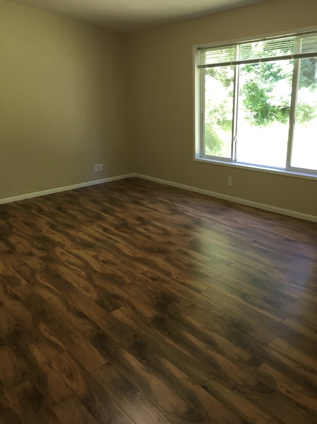 Master Bedroom with view of the forest - 13210 Wagon Wheel