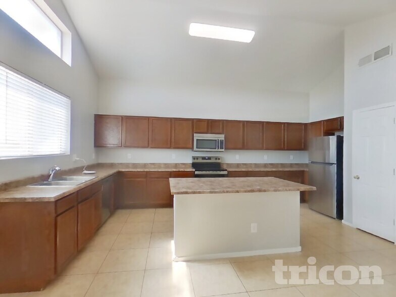 Building Photo - 17679 N Avelino Dr