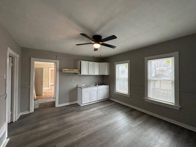 Building Photo - 3949 N 13th St