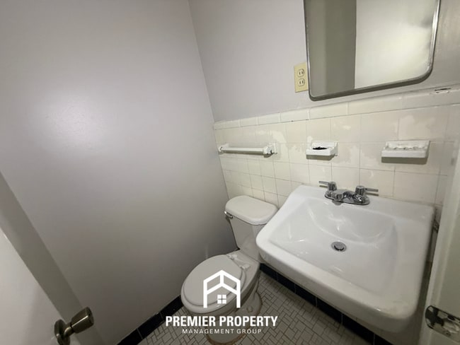 Building Photo - 3-Bedroom Memphis Home Near East Memphis with Fenced Yard