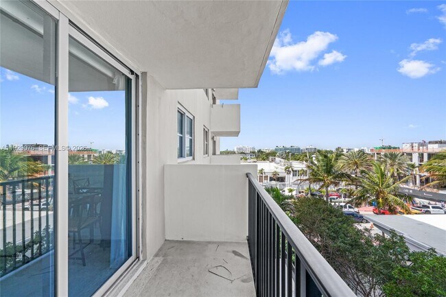 Building Photo - 9273 Collins Ave