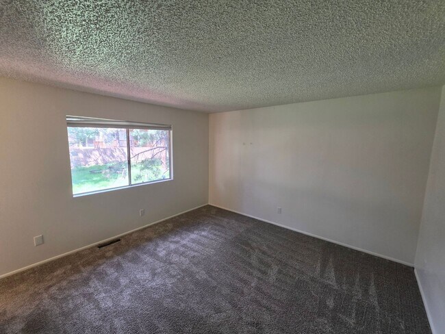 Building Photo - 3885 N Fanning Dr