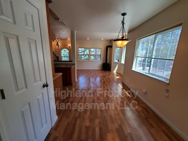 Building Photo - 1247 NE Williams St