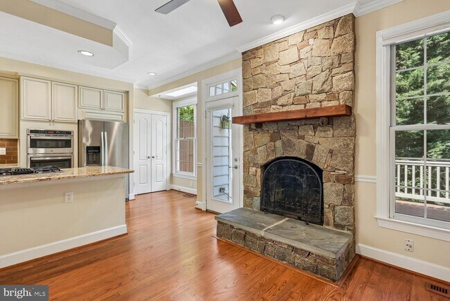 Building Photo - 417 Winding Rose Dr