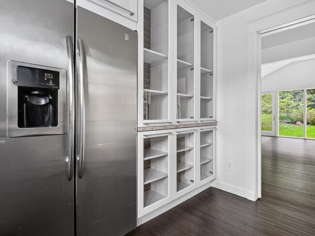 Building Photo - 1 Month Free | Luxury 3BR Home in Prospect Hill